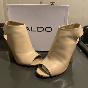 Aldo comfortable beige wedges